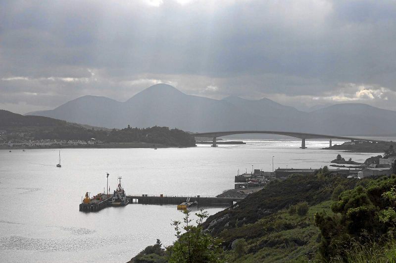 Kyle of Lochalsh and Skye Bridge (Dirk Tintemann 2006 Wikipedia)